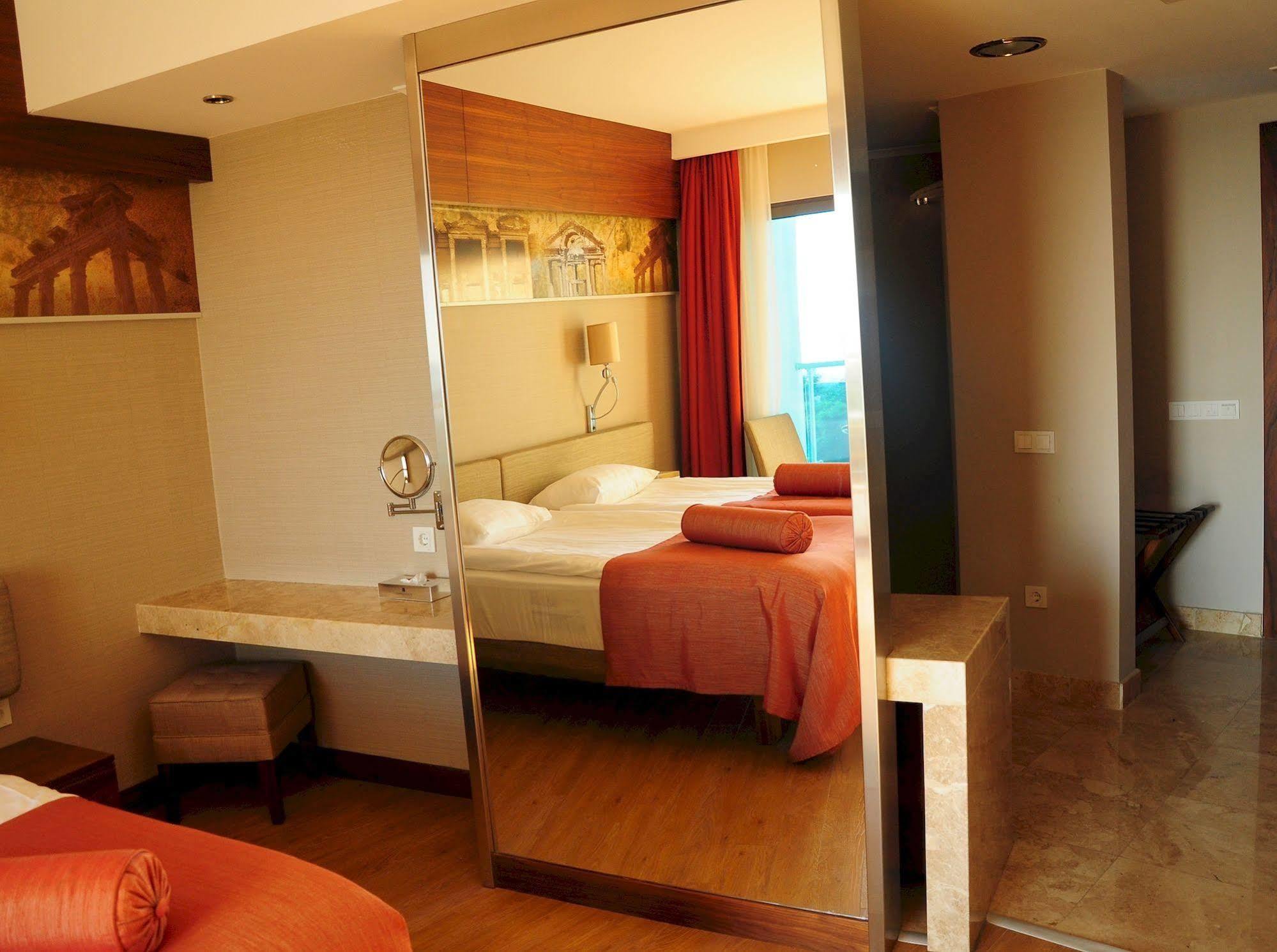 Commodore Elite Suites & Spa Ultra All Inclusive (Adults Only) Evrenseki Exterior photo